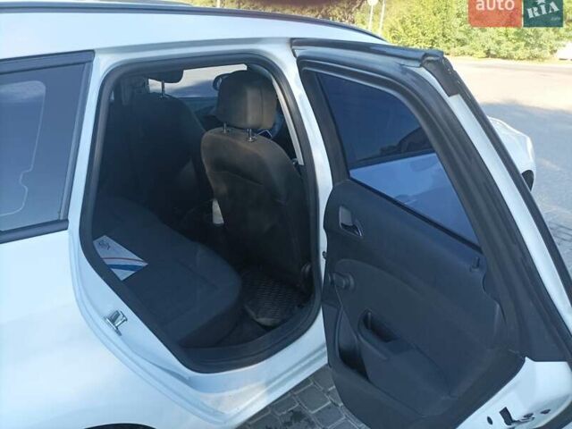 Білий Опель Астра, об'ємом двигуна 1.36 л та пробігом 77 тис. км за 8700 $, фото 4 на Automoto.ua