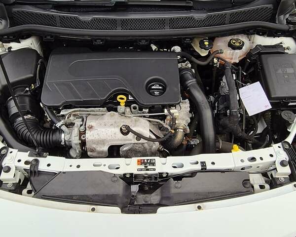 Білий Опель Астра, об'ємом двигуна 1.6 л та пробігом 182 тис. км за 12799 $, фото 18 на Automoto.ua