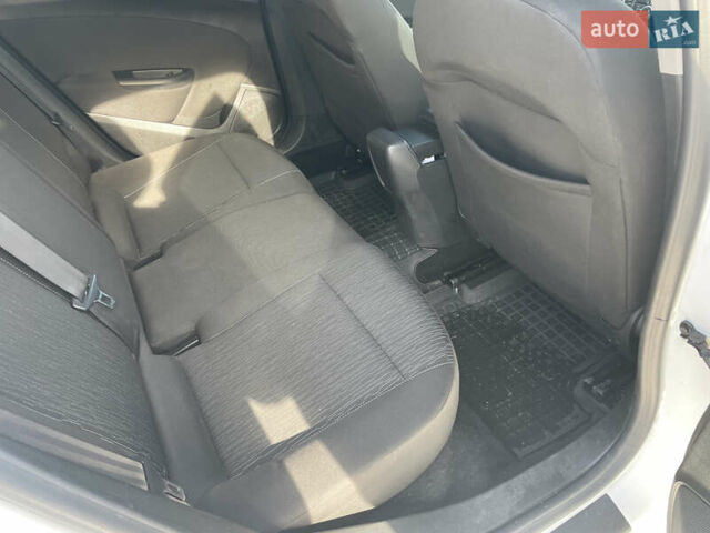 Білий Опель Астра, об'ємом двигуна 1.6 л та пробігом 228 тис. км за 8500 $, фото 17 на Automoto.ua