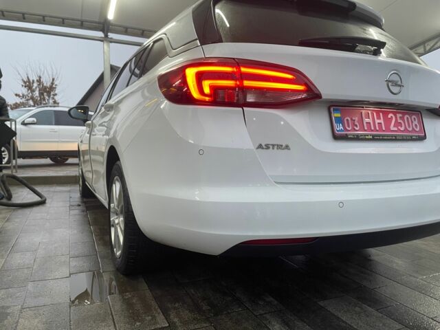 Белый Опель Астра, объемом двигателя 1.6 л и пробегом 221 тыс. км за 9500 $, фото 2 на Automoto.ua