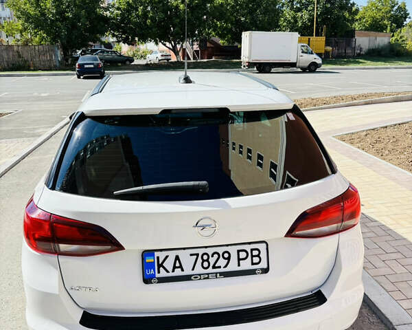 Белый Опель Астра, объемом двигателя 1.6 л и пробегом 205 тыс. км за 9900 $, фото 5 на Automoto.ua