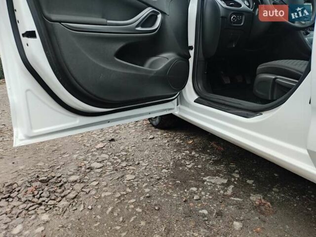 Белый Опель Астра, объемом двигателя 1.6 л и пробегом 184 тыс. км за 10000 $, фото 21 на Automoto.ua