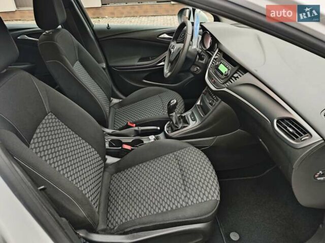 Белый Опель Астра, объемом двигателя 1.6 л и пробегом 184 тыс. км за 10000 $, фото 33 на Automoto.ua