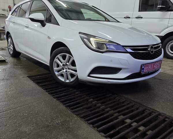 Опель Астра 2017 в Бердичеве на Automoto.ua Белый Опель Астра, объемом двигателя 1.6 л и пробегом 169 тыс. км за 8800 $, фото 4 на Automoto.ua