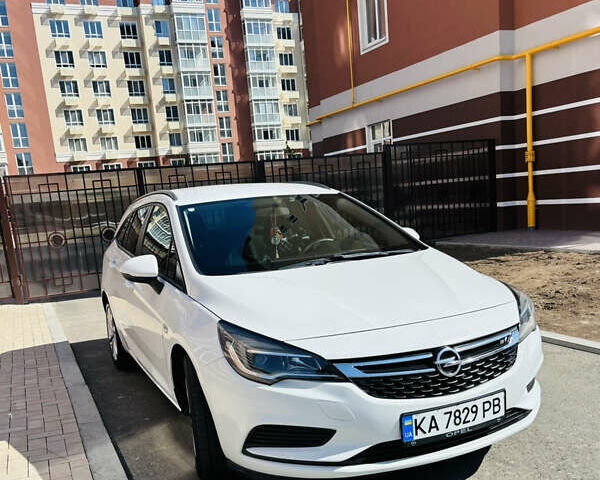 Белый Опель Астра, объемом двигателя 1.6 л и пробегом 205 тыс. км за 9900 $, фото 1 на Automoto.ua