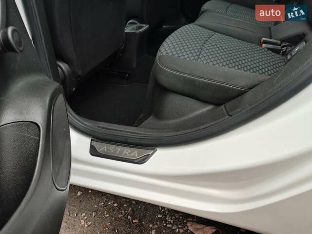 Белый Опель Астра, объемом двигателя 1.6 л и пробегом 184 тыс. км за 10000 $, фото 20 на Automoto.ua