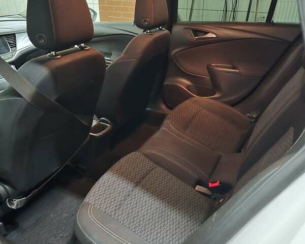 Опель Астра 2017 в Бердичеве на Automoto.ua Белый Опель Астра, объемом двигателя 1.6 л и пробегом 169 тыс. км за 8800 $, фото 11 на Automoto.ua