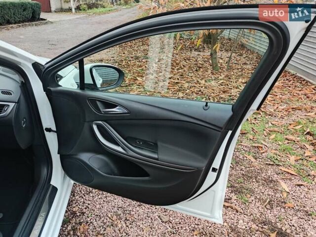 Белый Опель Астра, объемом двигателя 1.6 л и пробегом 184 тыс. км за 10000 $, фото 29 на Automoto.ua