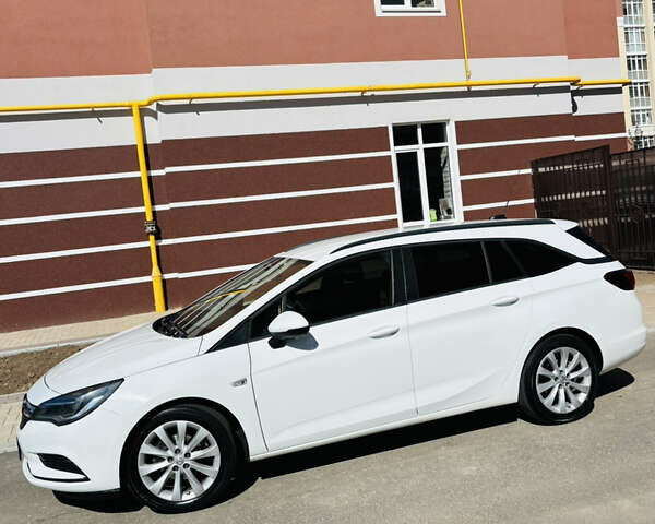 Белый Опель Астра, объемом двигателя 1.6 л и пробегом 205 тыс. км за 9900 $, фото 4 на Automoto.ua