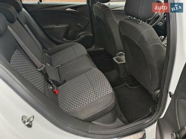 Белый Опель Астра, объемом двигателя 1.6 л и пробегом 184 тыс. км за 10000 $, фото 25 на Automoto.ua