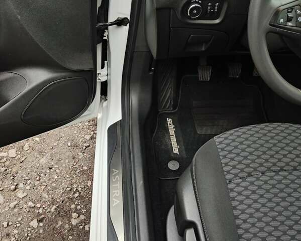 Белый Опель Астра, объемом двигателя 1.6 л и пробегом 184 тыс. км за 9700 $, фото 17 на Automoto.ua