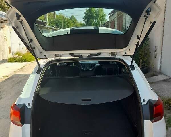 Білий Опель Астра, об'ємом двигуна 1.6 л та пробігом 212 тис. км за 10000 $, фото 15 на Automoto.ua