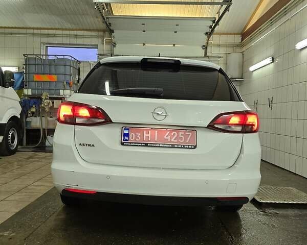 Опель Астра 2017 в Бердичеве на Automoto.ua Белый Опель Астра, объемом двигателя 1.6 л и пробегом 169 тыс. км за 8800 $, фото 6 на Automoto.ua
