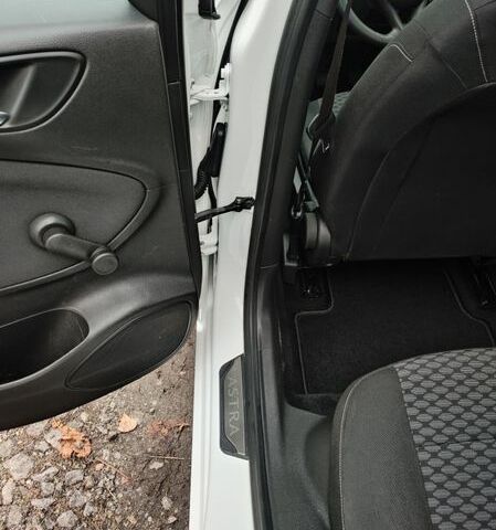 Білий Опель Астра, об'ємом двигуна 1.6 л та пробігом 184 тис. км за 9700 $, фото 19 на Automoto.ua