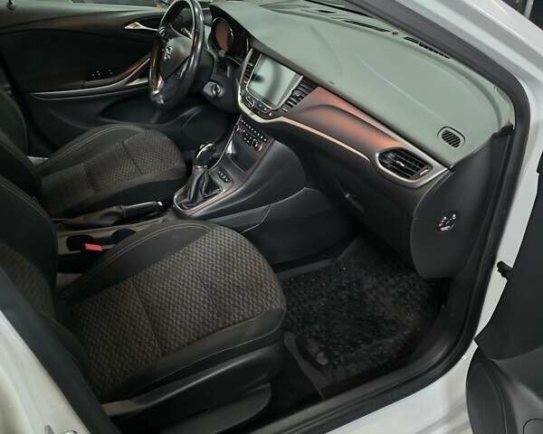 Опель Астра 2017 в Бердичеве на Automoto.ua Белый Опель Астра, объемом двигателя 1.6 л и пробегом 169 тыс. км за 8800 $, фото 17 на Automoto.ua