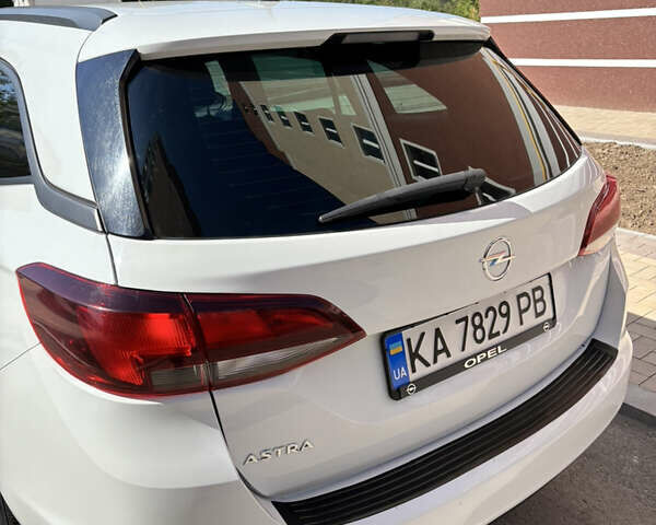 Белый Опель Астра, объемом двигателя 1.6 л и пробегом 205 тыс. км за 9900 $, фото 8 на Automoto.ua