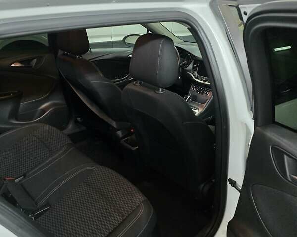 Опель Астра 2017 в Бердичеве на Automoto.ua Белый Опель Астра, объемом двигателя 1.6 л и пробегом 169 тыс. км за 8800 $, фото 20 на Automoto.ua