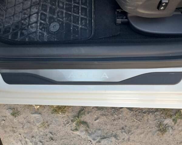 Білий Опель Астра, об'ємом двигуна 1.6 л та пробігом 212 тис. км за 10000 $, фото 27 на Automoto.ua