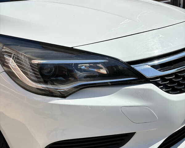 Белый Опель Астра, объемом двигателя 1.6 л и пробегом 205 тыс. км за 9900 $, фото 7 на Automoto.ua