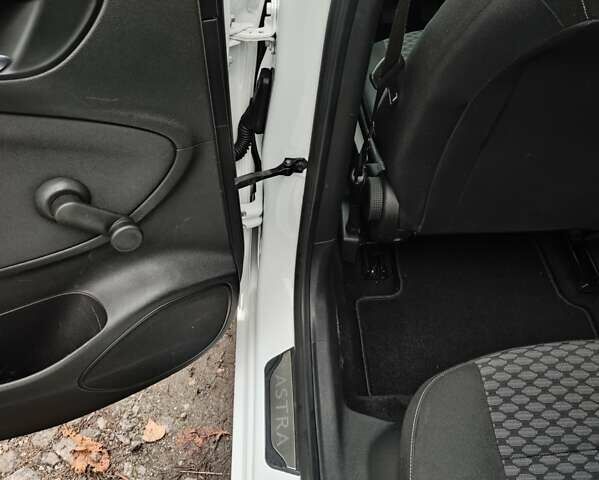 Белый Опель Астра, объемом двигателя 1.6 л и пробегом 184 тыс. км за 9700 $, фото 19 на Automoto.ua