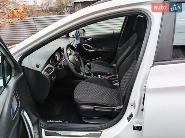 Белый Опель Астра, объемом двигателя 1.6 л и пробегом 184 тыс. км за 10000 $, фото 12 на Automoto.ua