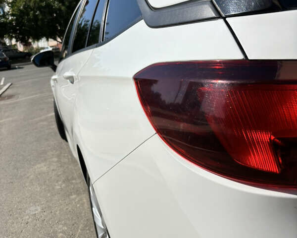 Белый Опель Астра, объемом двигателя 1.6 л и пробегом 205 тыс. км за 9900 $, фото 15 на Automoto.ua