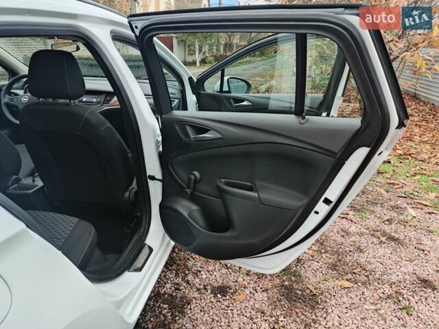 Белый Опель Астра, объемом двигателя 1.6 л и пробегом 184 тыс. км за 10000 $, фото 28 на Automoto.ua