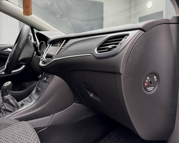 Белый Опель Астра, объемом двигателя 1.6 л и пробегом 223 тыс. км за 11000 $, фото 78 на Automoto.ua