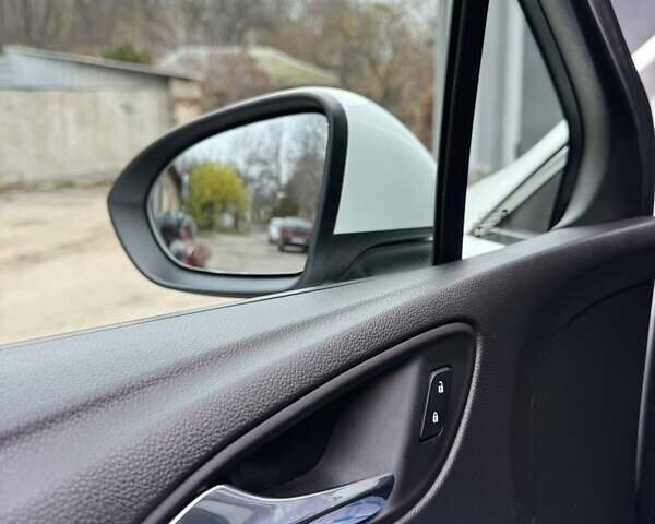 Белый Опель Астра, объемом двигателя 1.6 л и пробегом 223 тыс. км за 11000 $, фото 44 на Automoto.ua