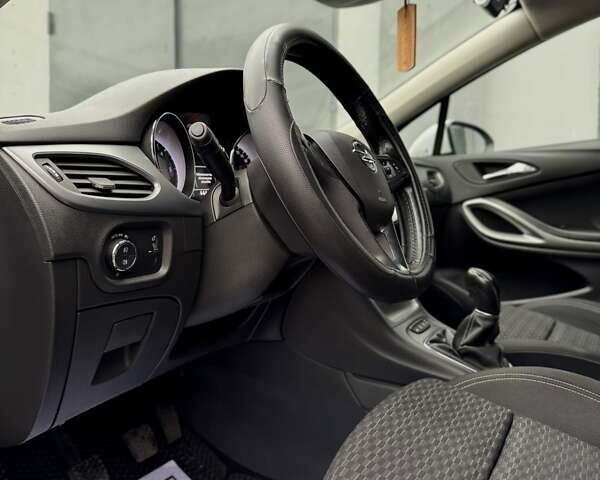 Белый Опель Астра, объемом двигателя 1.6 л и пробегом 223 тыс. км за 11000 $, фото 57 на Automoto.ua