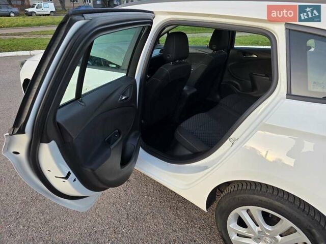 Белый Опель Астра, объемом двигателя 1.6 л и пробегом 178 тыс. км за 9999 $, фото 29 на Automoto.ua