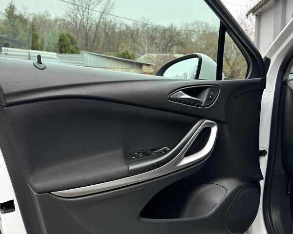 Белый Опель Астра, объемом двигателя 1.6 л и пробегом 223 тыс. км за 11000 $, фото 48 на Automoto.ua