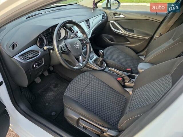 Белый Опель Астра, объемом двигателя 1.6 л и пробегом 178 тыс. км за 9999 $, фото 28 на Automoto.ua