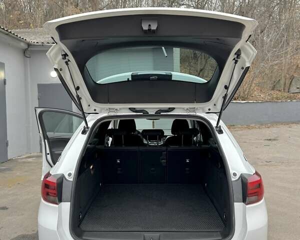 Белый Опель Астра, объемом двигателя 1.6 л и пробегом 223 тыс. км за 11000 $, фото 9 на Automoto.ua