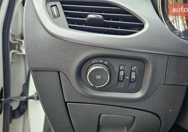 Опель Астра 2018 в Чернигове на Automoto.ua Белый Опель Астра, объемом двигателя 1.6 л и пробегом 248 тыс. км за 8999 $, фото 25 на Automoto.ua