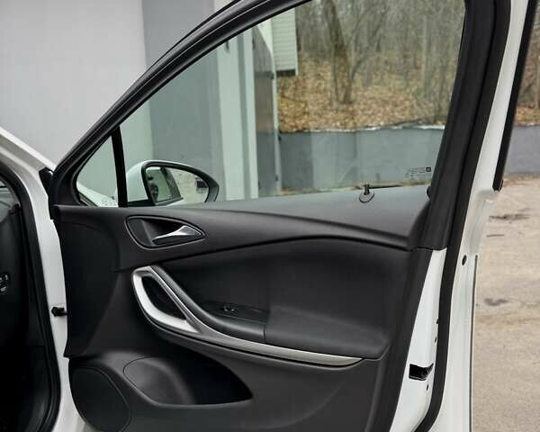 Белый Опель Астра, объемом двигателя 1.6 л и пробегом 223 тыс. км за 11000 $, фото 73 на Automoto.ua