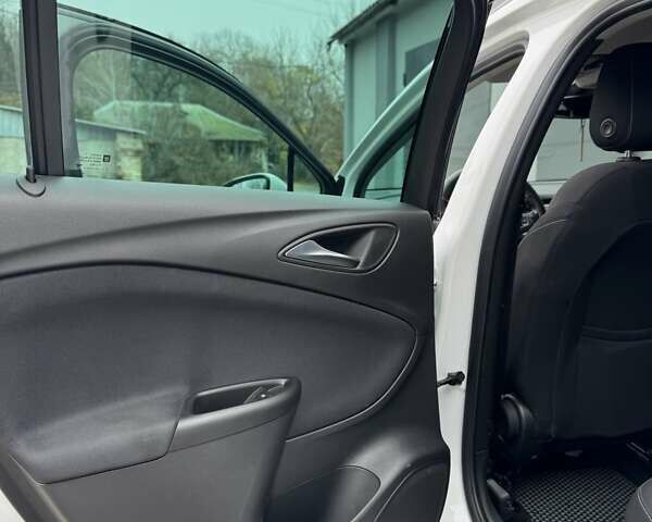 Белый Опель Астра, объемом двигателя 1.6 л и пробегом 223 тыс. км за 11000 $, фото 50 на Automoto.ua