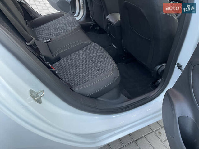 Білий Опель Астра, об'ємом двигуна 1.6 л та пробігом 189 тис. км за 10900 $, фото 26 на Automoto.ua