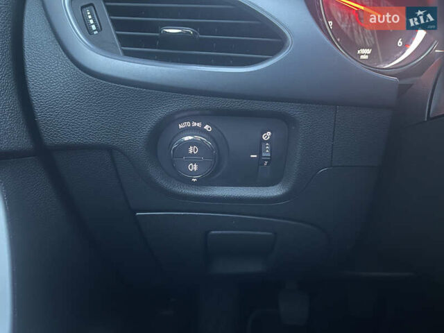 Білий Опель Астра, об'ємом двигуна 1.6 л та пробігом 189 тис. км за 10900 $, фото 49 на Automoto.ua