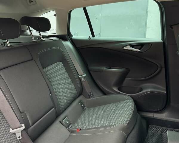 Белый Опель Астра, объемом двигателя 1.6 л и пробегом 223 тыс. км за 11000 $, фото 83 на Automoto.ua