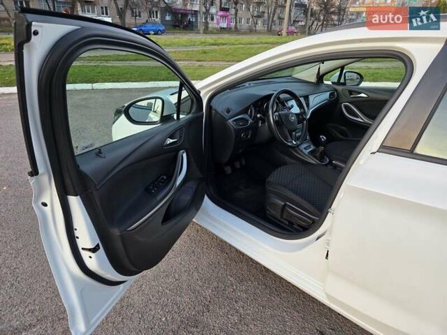 Белый Опель Астра, объемом двигателя 1.6 л и пробегом 178 тыс. км за 9999 $, фото 27 на Automoto.ua