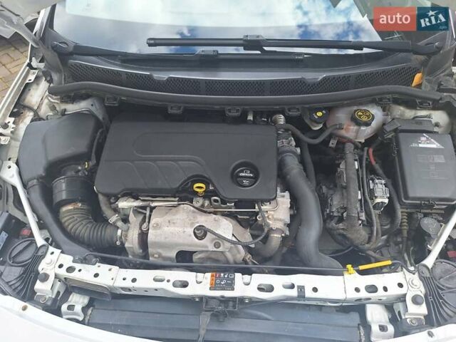 Белый Опель Астра, объемом двигателя 1.6 л и пробегом 220 тыс. км за 8097 $, фото 5 на Automoto.ua