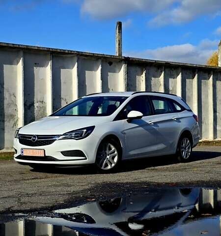 Білий Опель Астра, об'ємом двигуна 1.6 л та пробігом 132 тис. км за 12000 $, фото 4 на Automoto.ua