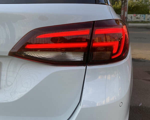 Белый Опель Астра, объемом двигателя 1.6 л и пробегом 217 тыс. км за 11500 $, фото 3 на Automoto.ua