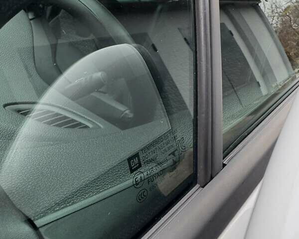 Белый Опель Астра, объемом двигателя 1.6 л и пробегом 223 тыс. км за 11000 $, фото 89 на Automoto.ua