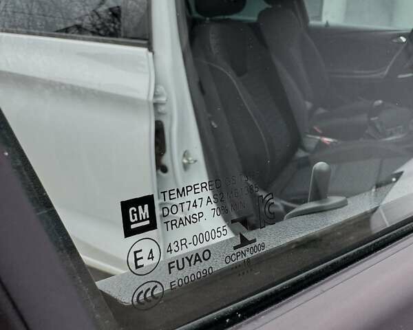 Белый Опель Астра, объемом двигателя 1.6 л и пробегом 223 тыс. км за 11000 $, фото 85 на Automoto.ua