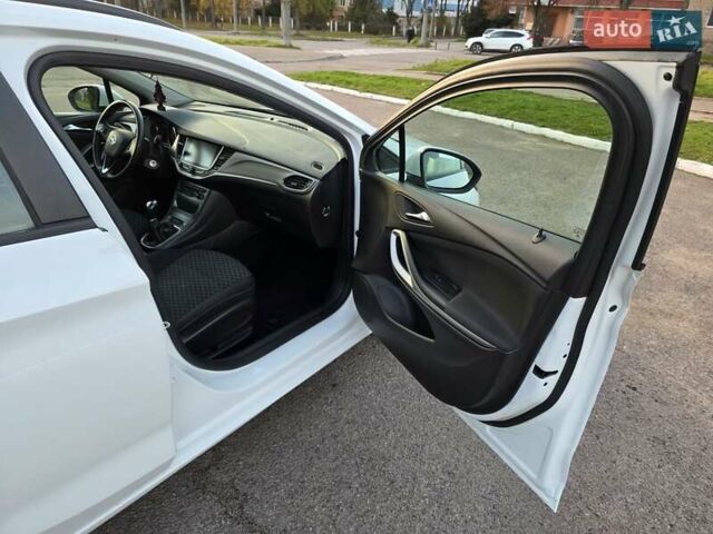 Белый Опель Астра, объемом двигателя 1.6 л и пробегом 178 тыс. км за 9999 $, фото 31 на Automoto.ua