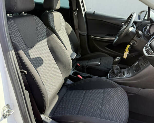 Белый Опель Астра, объемом двигателя 1.6 л и пробегом 112 тыс. км за 9800 $, фото 27 на Automoto.ua