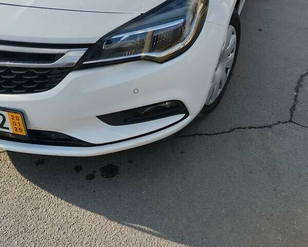 Белый Опель Астра, объемом двигателя 1.6 л и пробегом 175 тыс. км за 10500 $, фото 4 на Automoto.ua