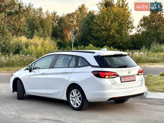 Белый Опель Астра, объемом двигателя 1.6 л и пробегом 205 тыс. км за 12795 $, фото 2 на Automoto.ua